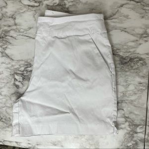 3 for $10!Time and Tru white shorts size medium